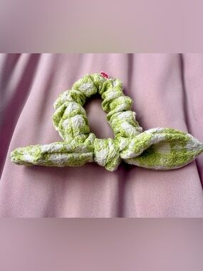 La Bella Green Scrunchie